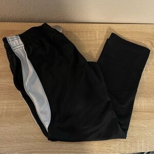 Youth Athletic Pants - Umbro - size 6/7 (S)